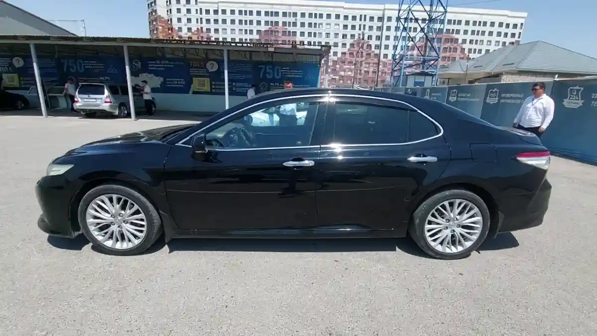 Toyota Camry 2018 года за 11 000 000 тг. в Шымкент