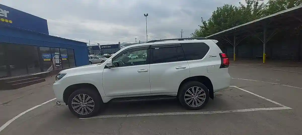 Toyota Land Cruiser Prado 2021 года за 24 500 000 тг. в Алматы