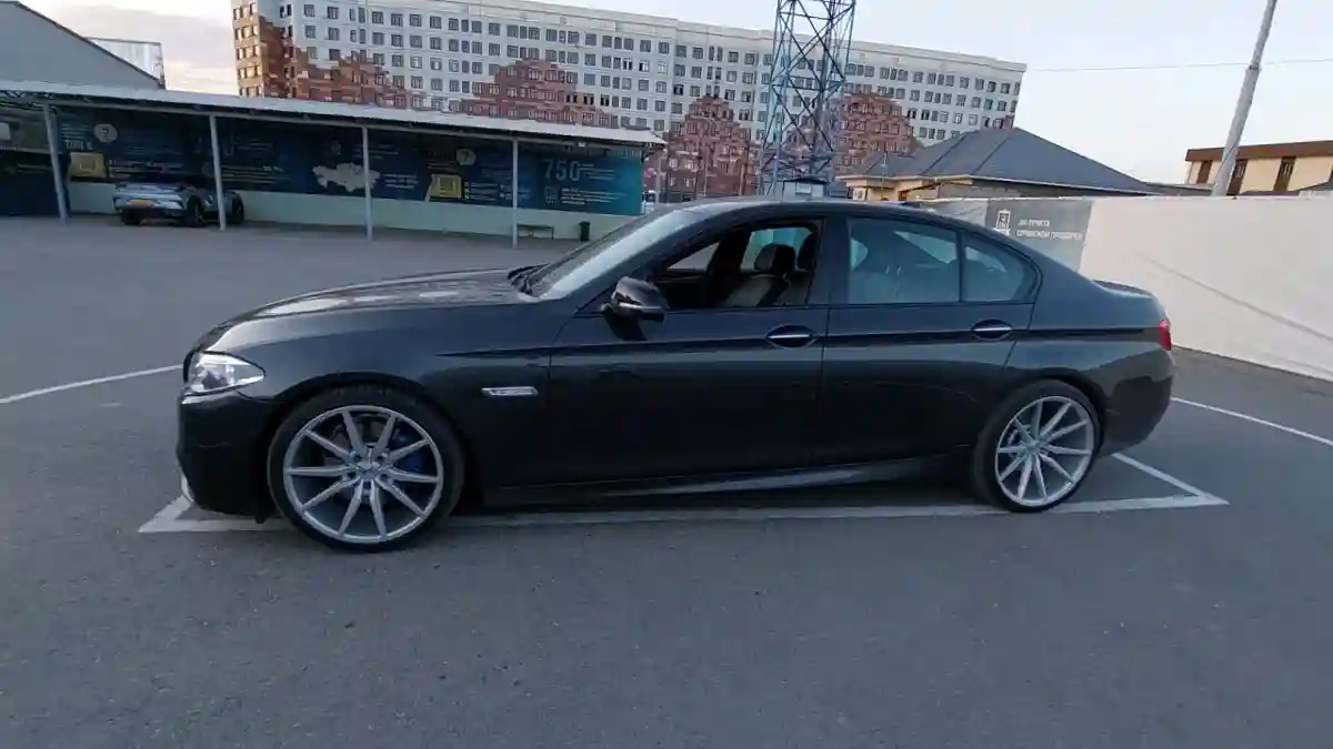 BMW 5 серии 2014 года за 10 700 000 тг. в Шымкент