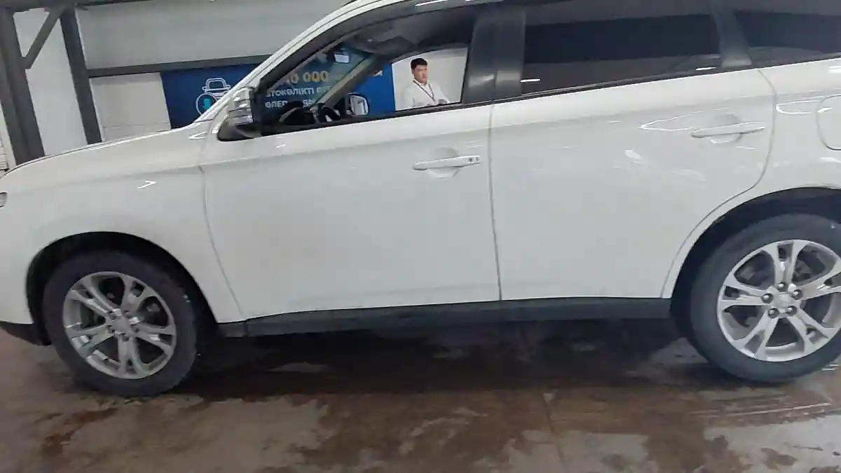 Mitsubishi Outlander 2013 года за 7 000 000 тг. в Астана