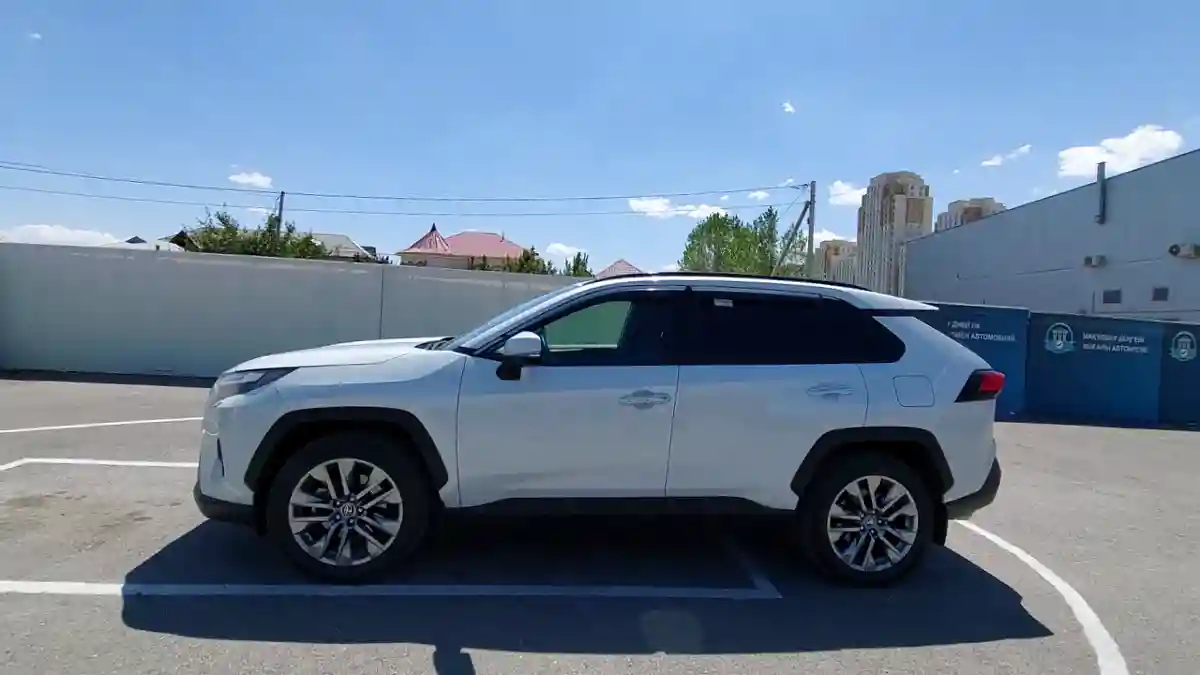 Toyota RAV4 2025 года за 25 000 000 тг. в Шымкент