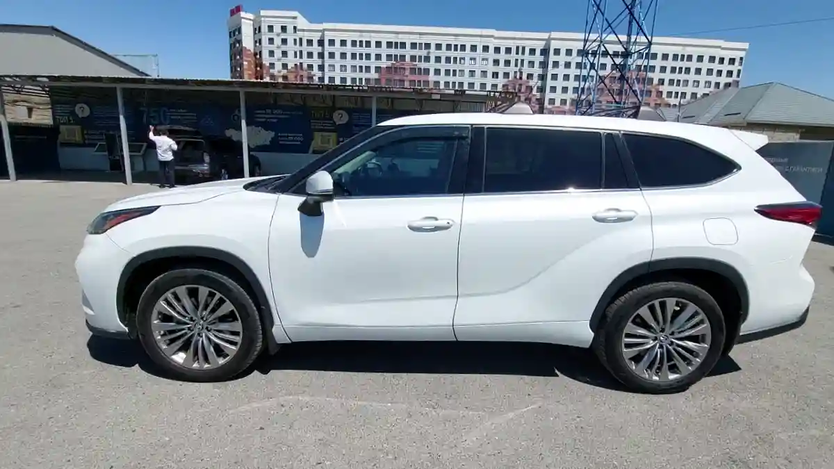 Toyota Highlander 2022 года за 16 000 000 тг. в Шымкент