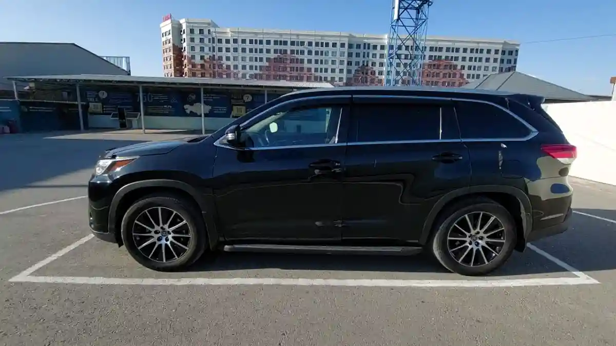 Toyota Highlander 2019 года за 17 000 000 тг. в Шымкент