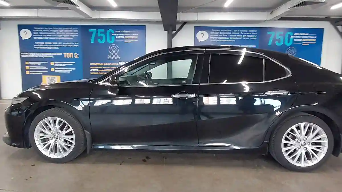 Toyota Camry 2019 года за 14 500 000 тг. в Астана