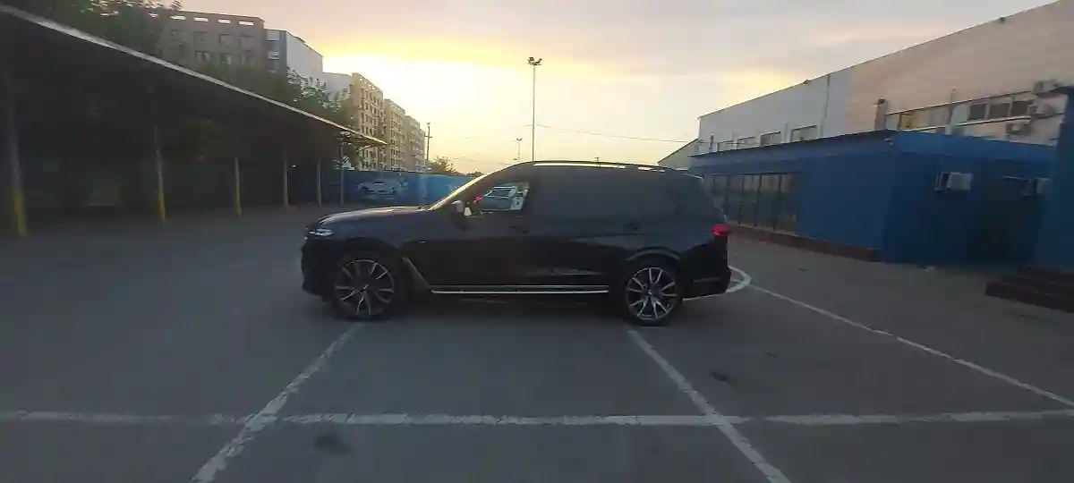 BMW X7 2021 года за 50 000 000 тг. в Алматы
