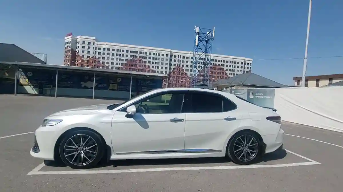 Toyota Camry 2023 года за 16 000 000 тг. в Шымкент