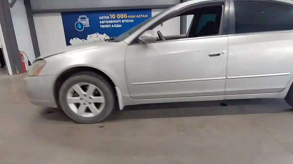 Nissan Altima 2003 года за 3 000 000 тг. в Астана