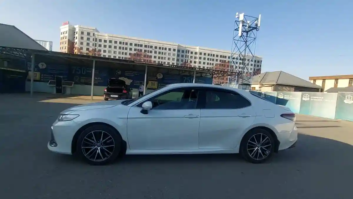 Toyota Camry 2023 года за 16 500 000 тг. в Шымкент