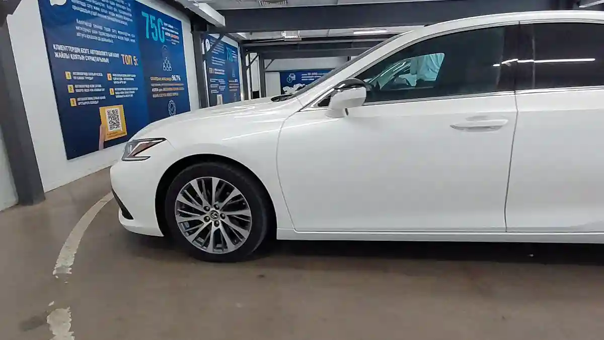 Lexus ES 2020 года за 20 000 000 тг. в Астана