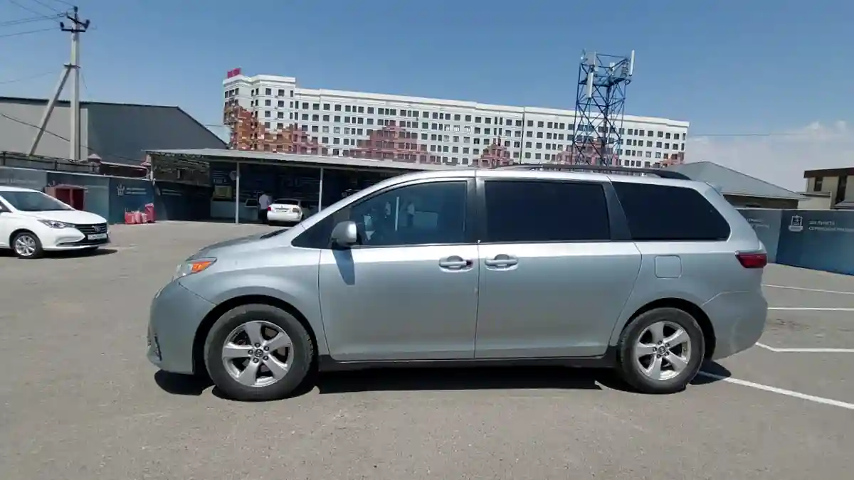 Toyota Sienna 2018 года за 13 500 000 тг. в Шымкент