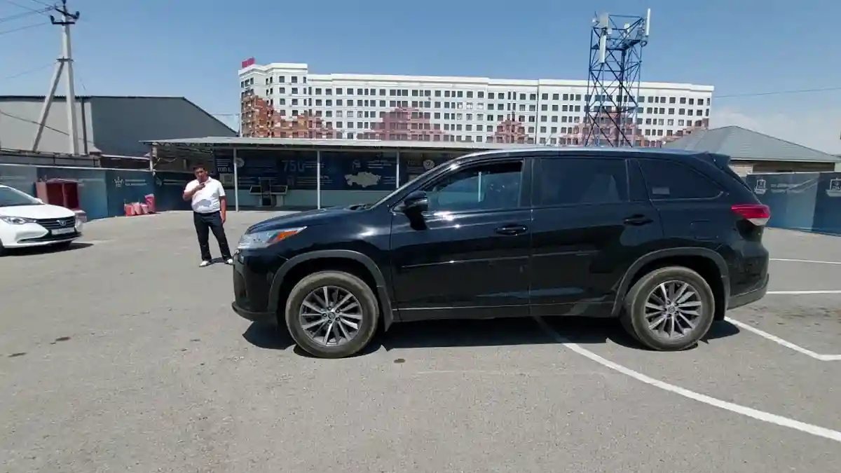Toyota Highlander 2018 года за 17 500 000 тг. в Шымкент