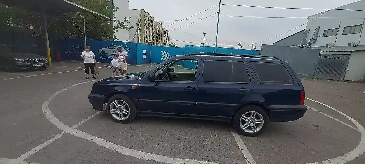 Volkswagen Golf 1993 года за 1 500 000 тг. в Алматы