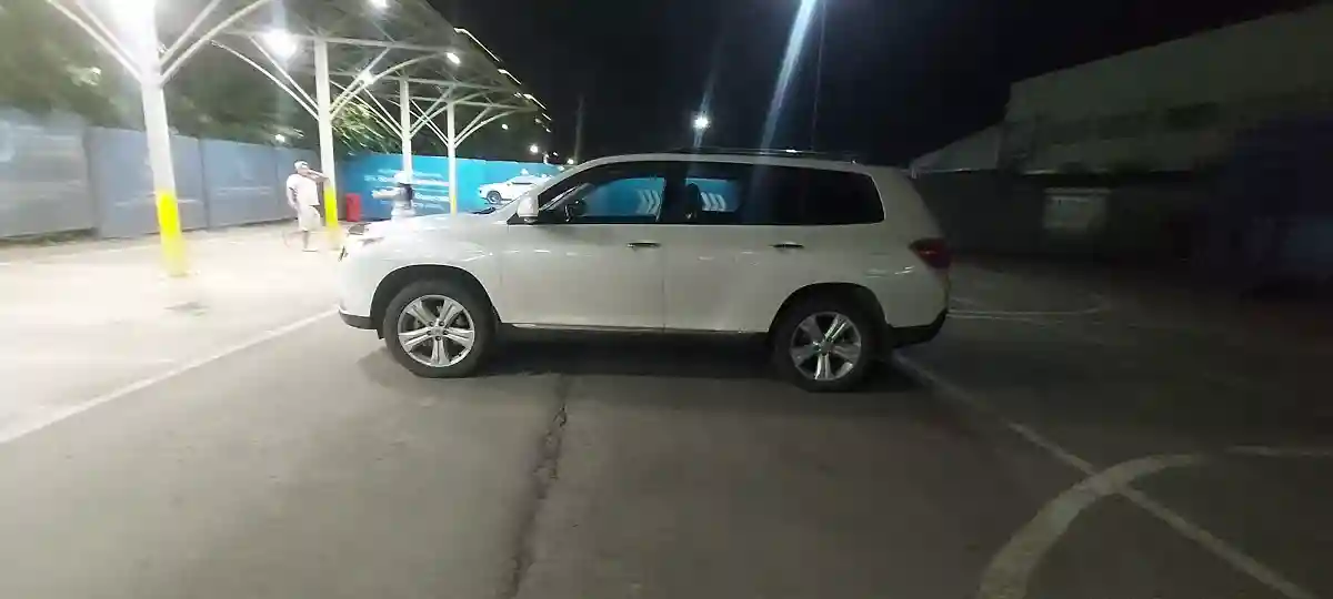 Toyota Highlander 2013 года за 11 000 000 тг. в Алматы