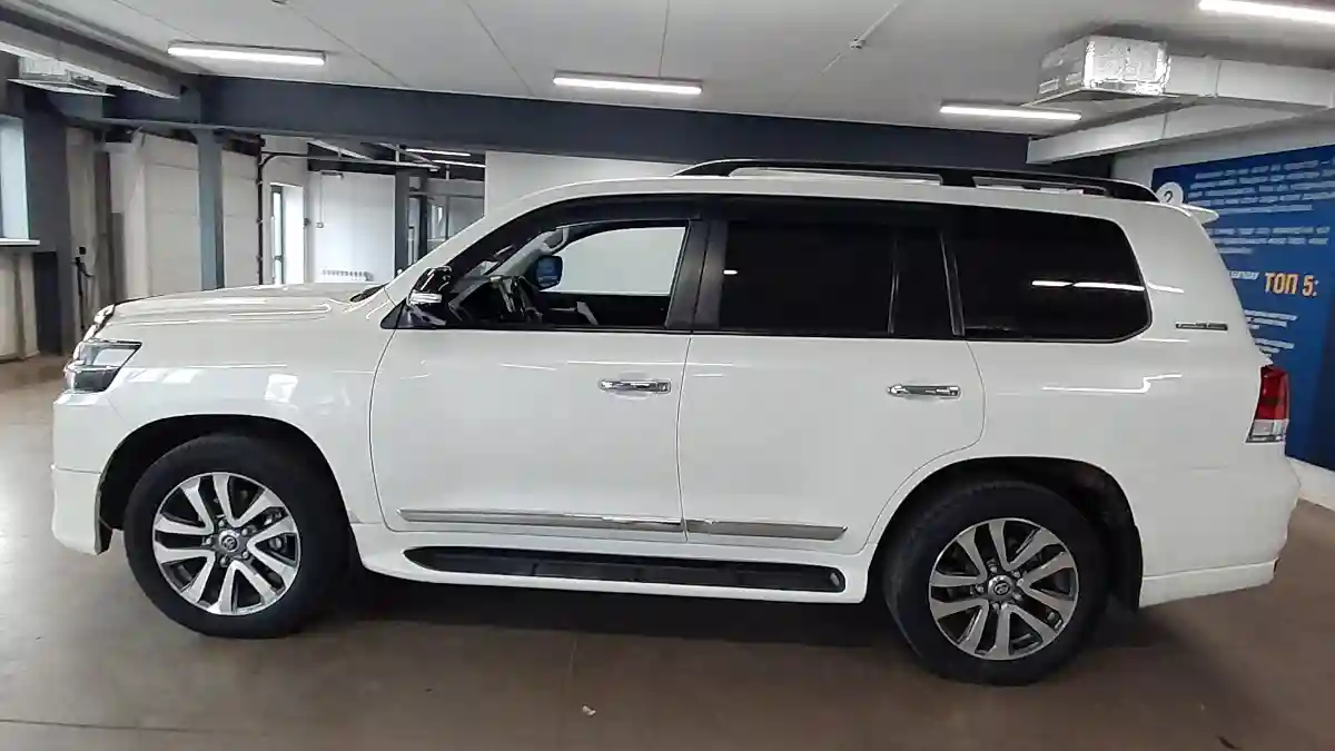 Toyota Land Cruiser 2020 года за 3 700 000 тг. в Астана