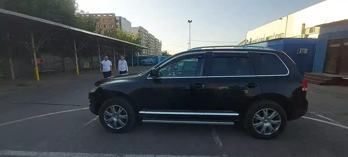 Volkswagen Touareg 2006 года за 6 500 000 тг. в Алматы