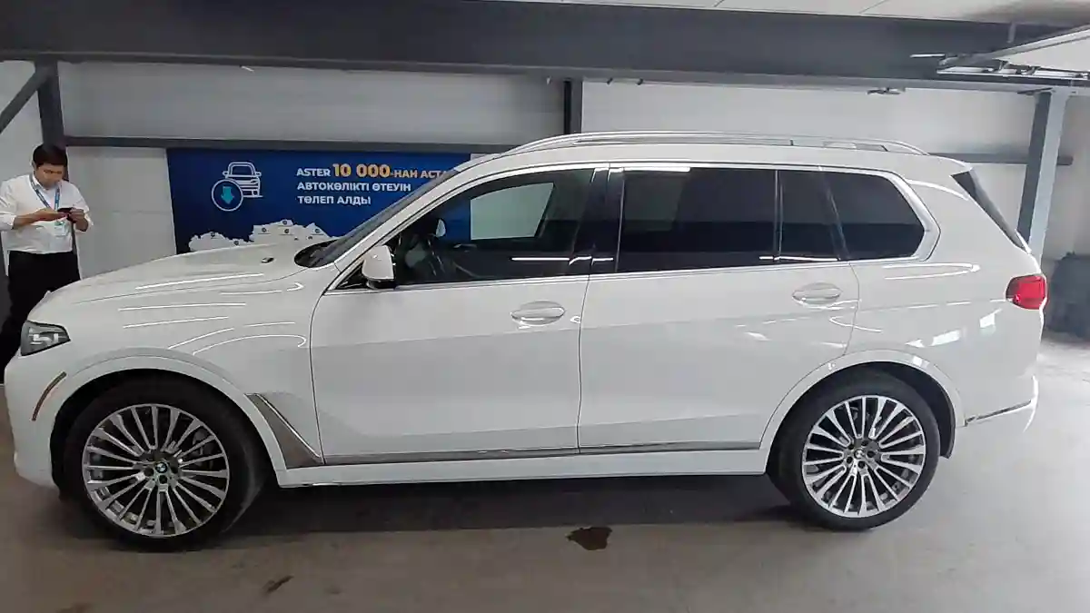 BMW X7 2019 года за 30 000 000 тг. в Астана