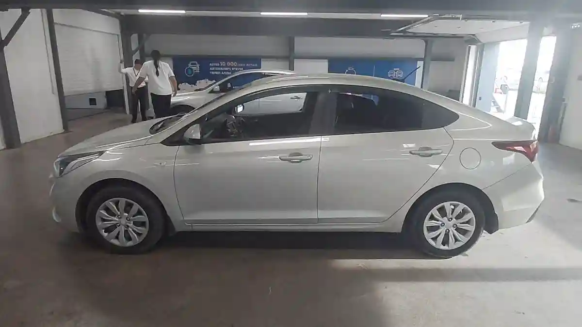 Hyundai Solaris 2018 года за 6 000 000 тг. в Астана