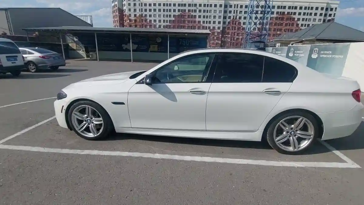 BMW 5 серии 2014 года за 11 500 000 тг. в Шымкент