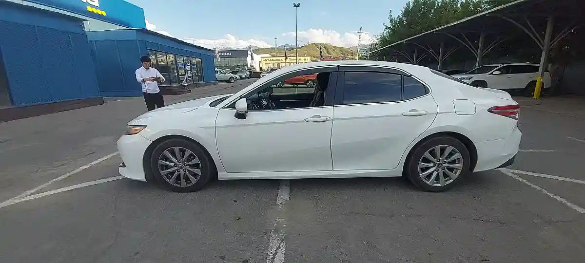 Toyota Camry 2017 года за 11 000 000 тг. в Алматы