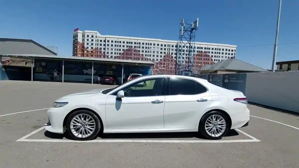 Toyota Camry 2019 года за 15 000 000 тг. в Шымкент