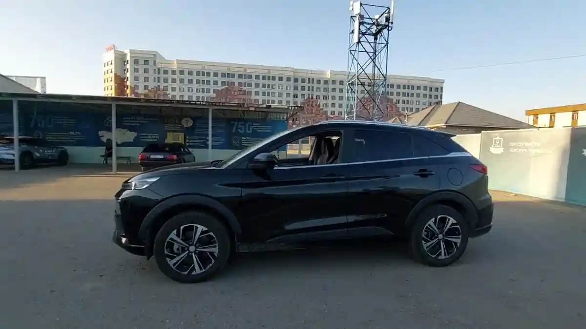 JAC JS6 2024 года за 10 000 000 тг. в Шымкент