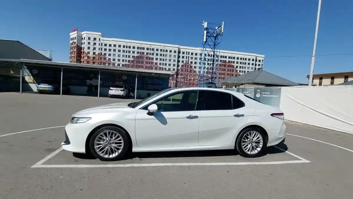 Toyota Camry 2019 года за 14 200 000 тг. в Шымкент