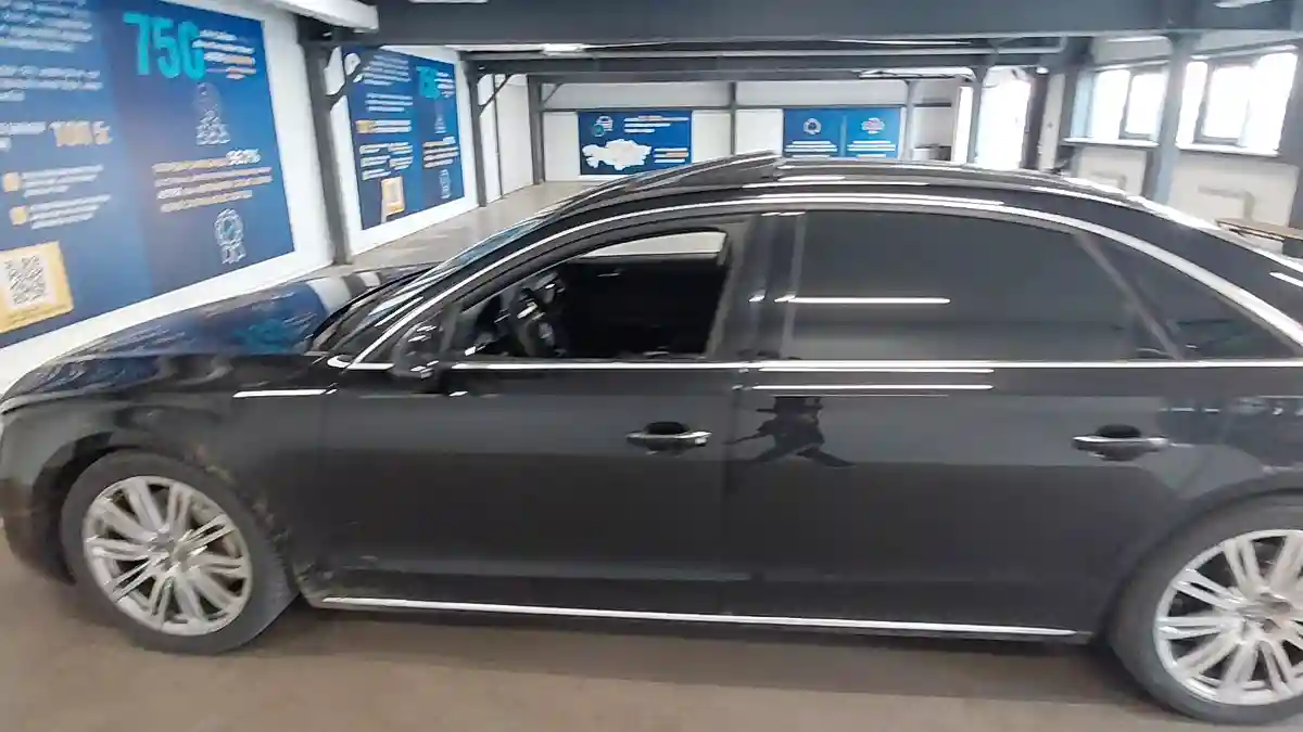 Audi A8 2011 года за 9 500 000 тг. в Астана