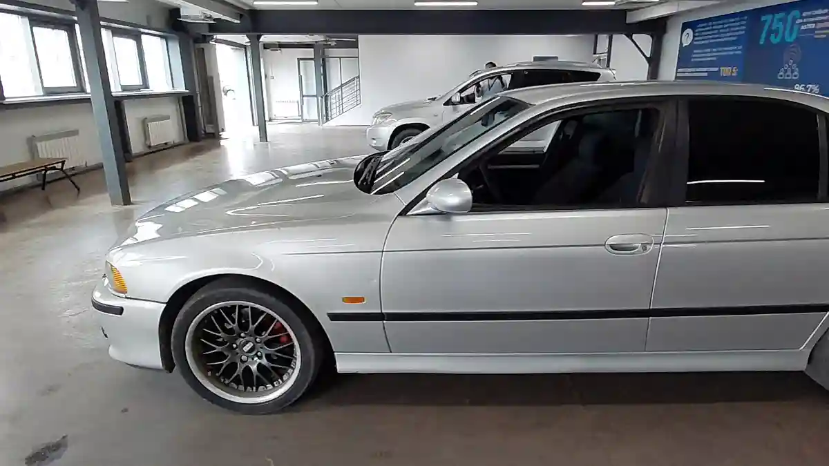 BMW 5 серии 2000 года за 4 500 000 тг. в Астана