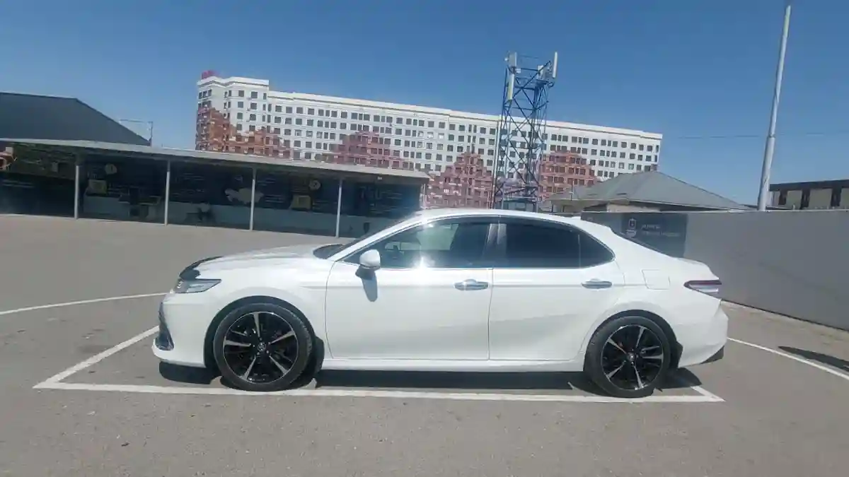 Toyota Camry 2019 года за 13 500 000 тг. в Шымкент
