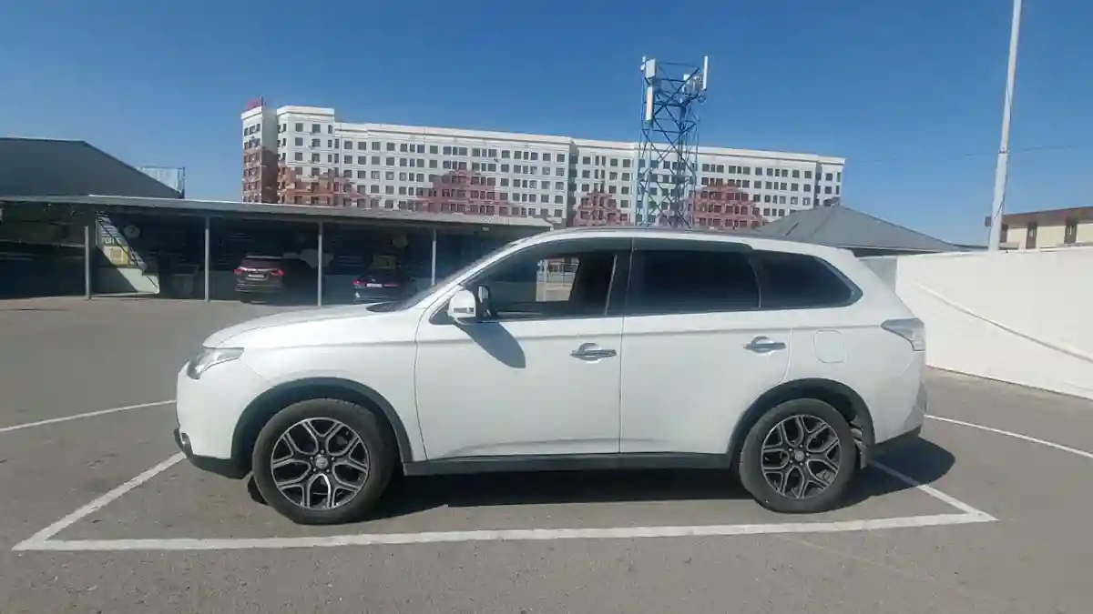 Mitsubishi Outlander 2014 года за 8 000 000 тг. в Шымкент