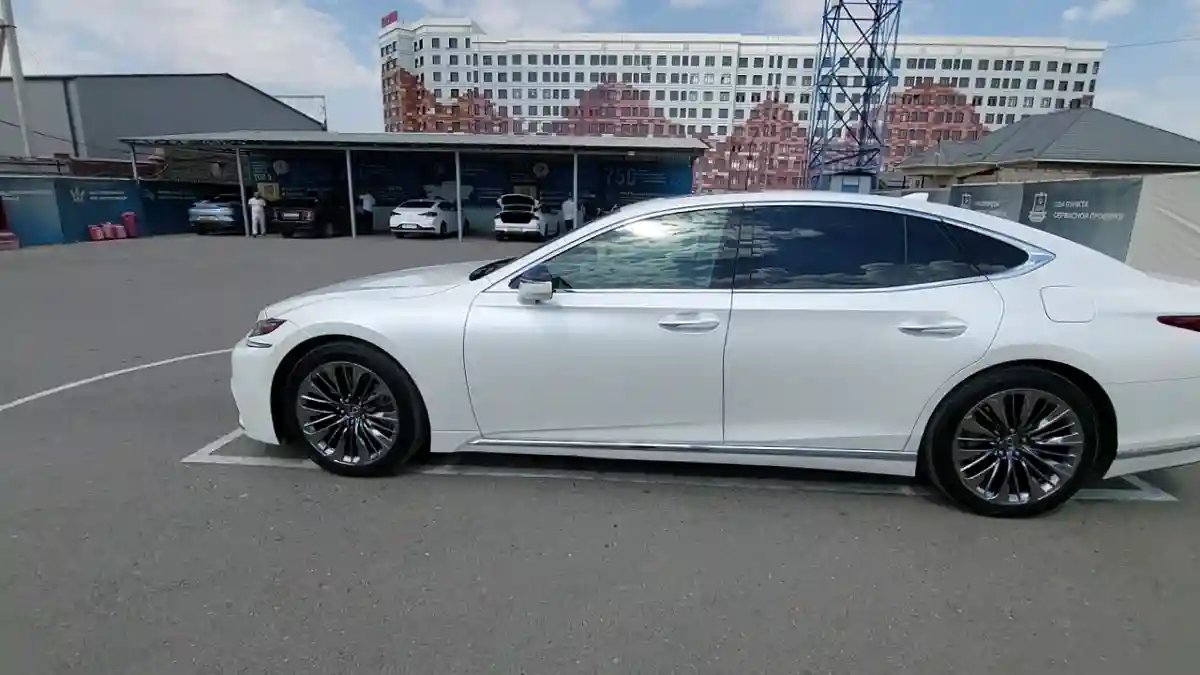 Lexus LS 2018 года за 35 000 000 тг. в Шымкент