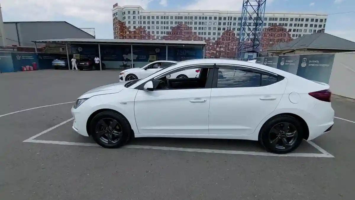 Hyundai Elantra 2019 года за 7 500 000 тг. в Шымкент