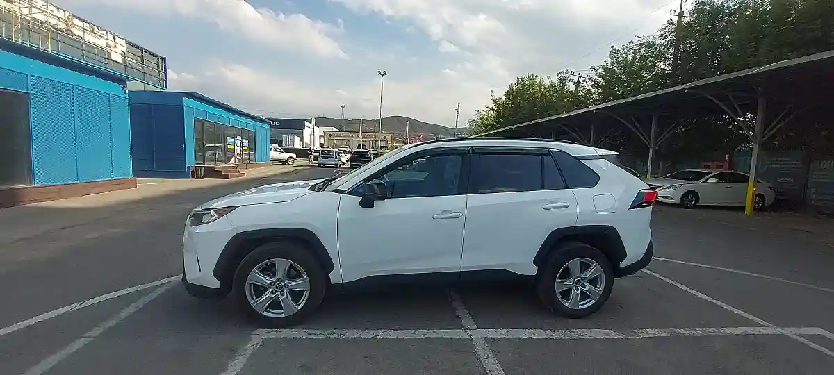 Toyota RAV4 2019 года за 16 500 000 тг. в Алматы