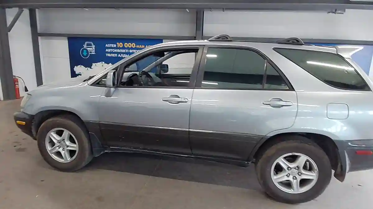 Lexus RX 2000 года за 4 500 000 тг. в Астана