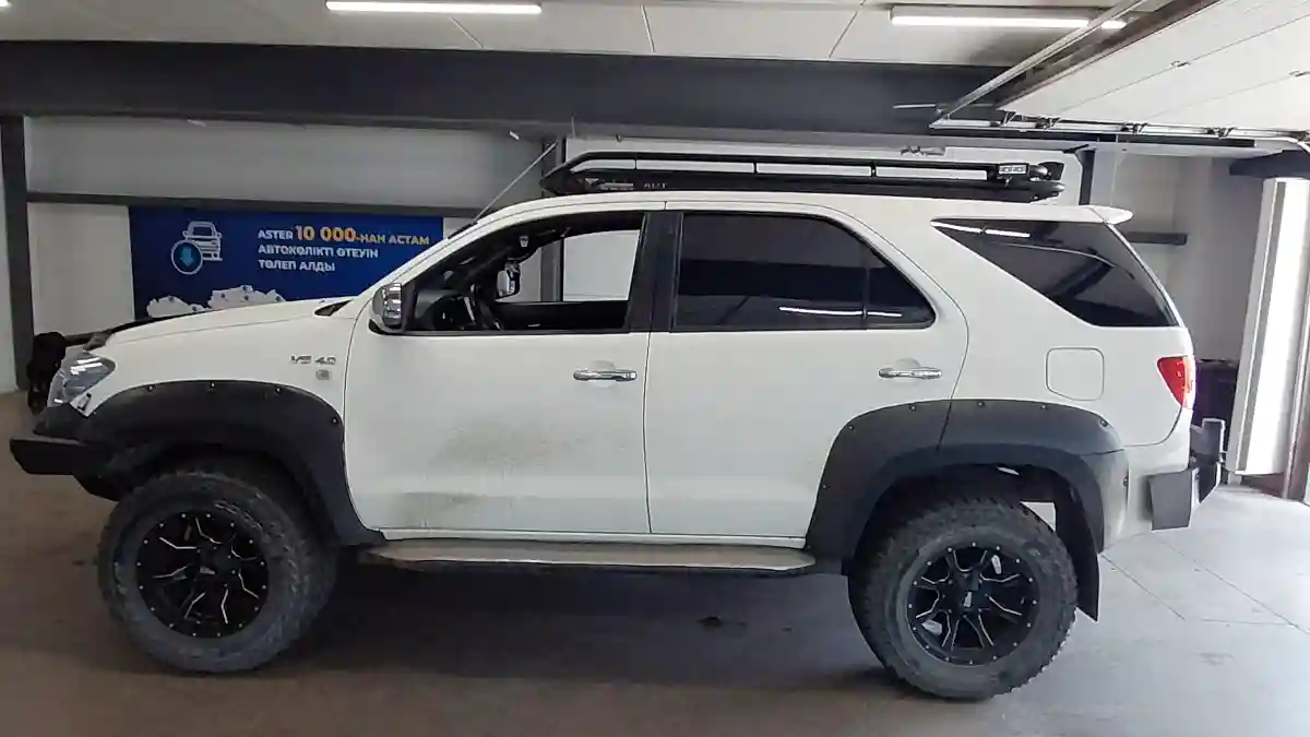 Toyota Fortuner 2005 года за 11 500 000 тг. в Астана