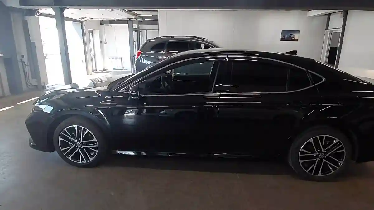 Toyota Camry 2024 года за 19 000 000 тг. в Астана