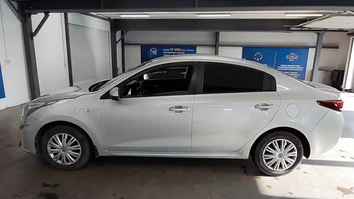 Kia Rio 2021 года за 6 500 000 тг. в Астана