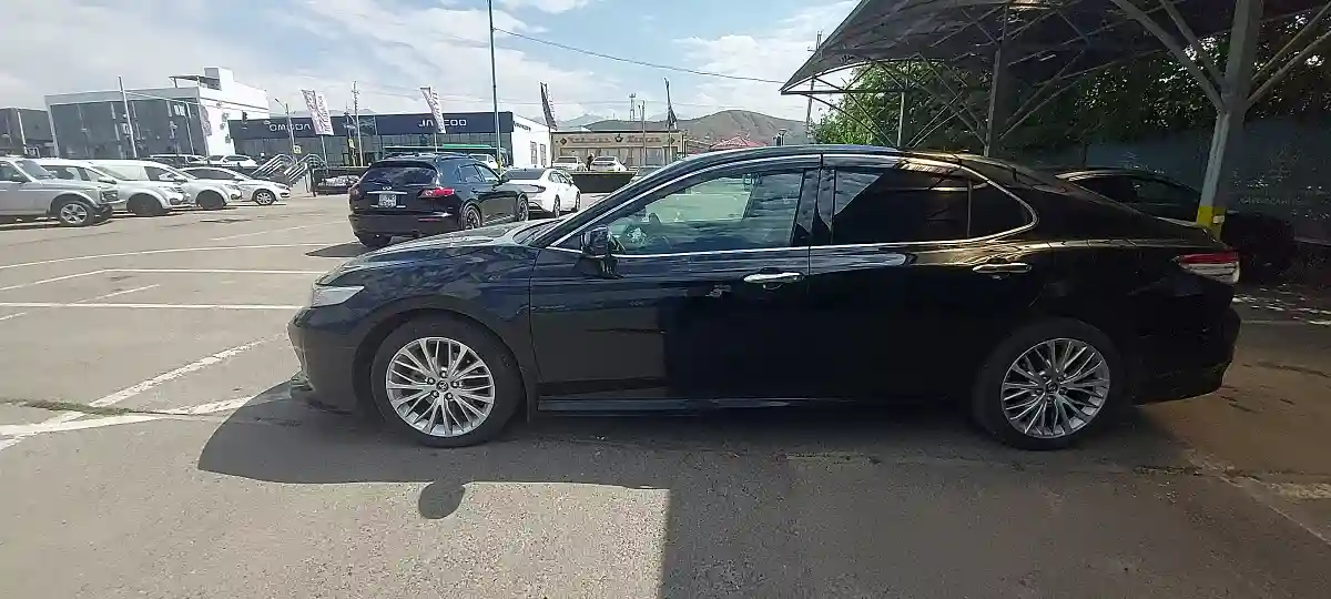 Toyota Camry 2019 года за 11 000 000 тг. в Алматы