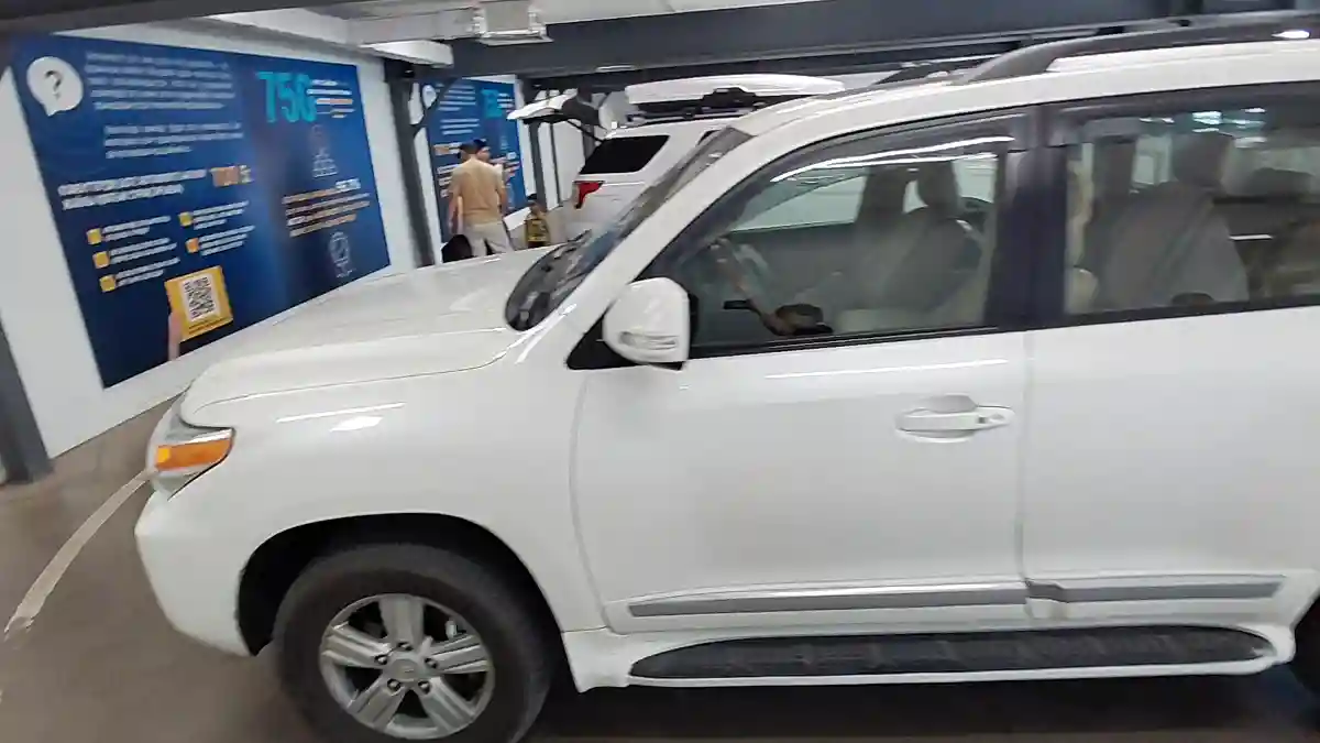 Toyota Land Cruiser 2012 года за 20 500 000 тг. в Астана