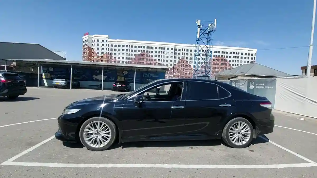 Toyota Camry 2018 года за 13 000 000 тг. в Шымкент