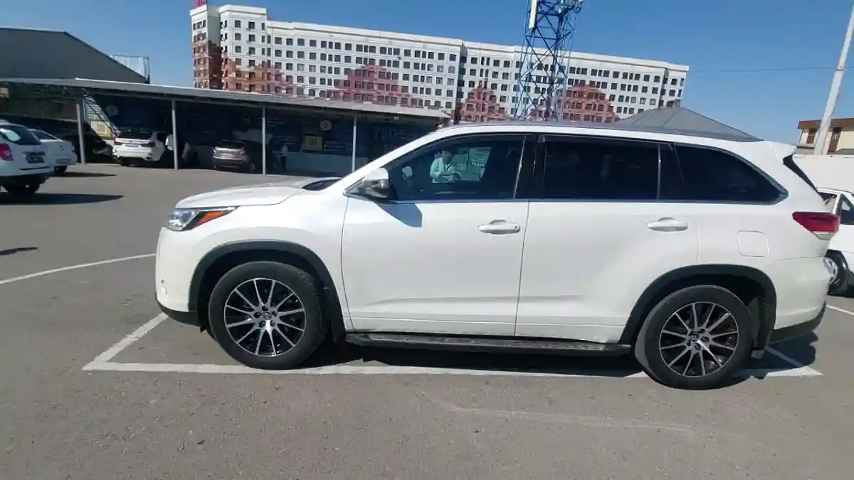 Toyota Highlander 2018 года за 19 500 000 тг. в Шымкент