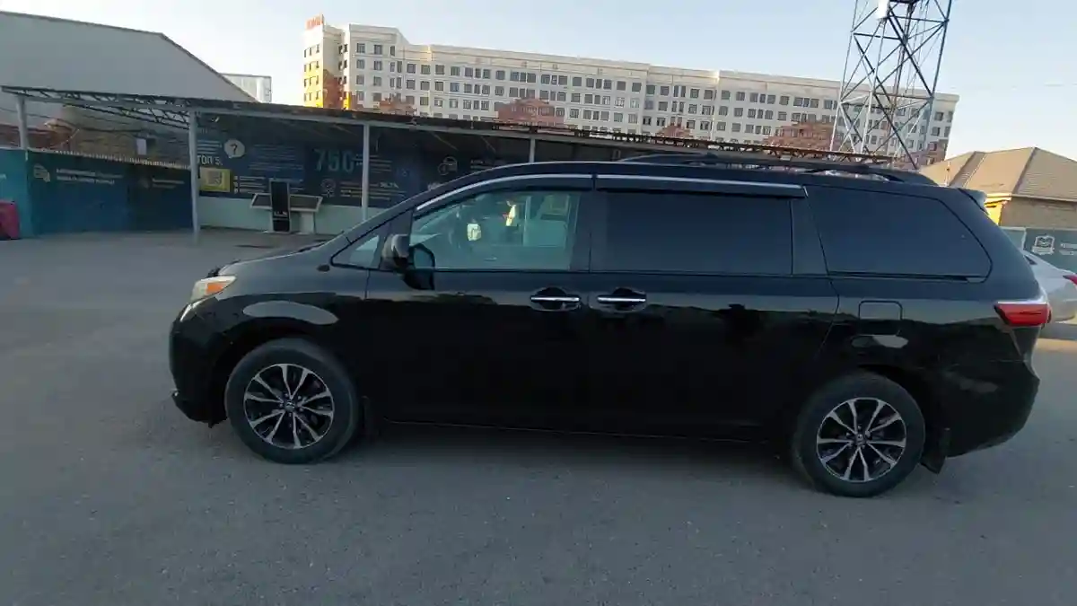 Toyota Sienna 2015 года за 11 000 000 тг. в Шымкент