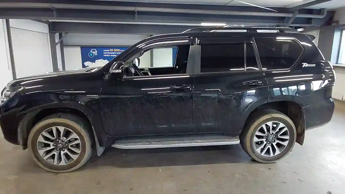 Toyota Land Cruiser Prado 2022 года за 30 000 000 тг. в Астана