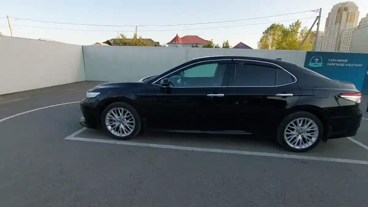 Toyota Camry 2019 года за 13 500 000 тг. в Шымкент
