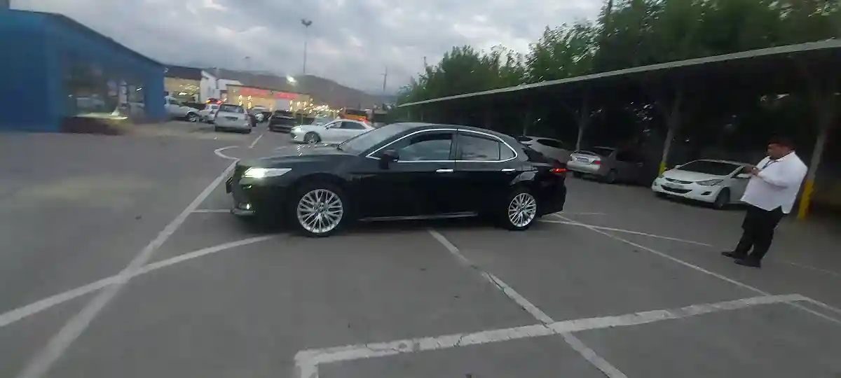 Toyota Camry 2019 года за 13 300 000 тг. в Алматы