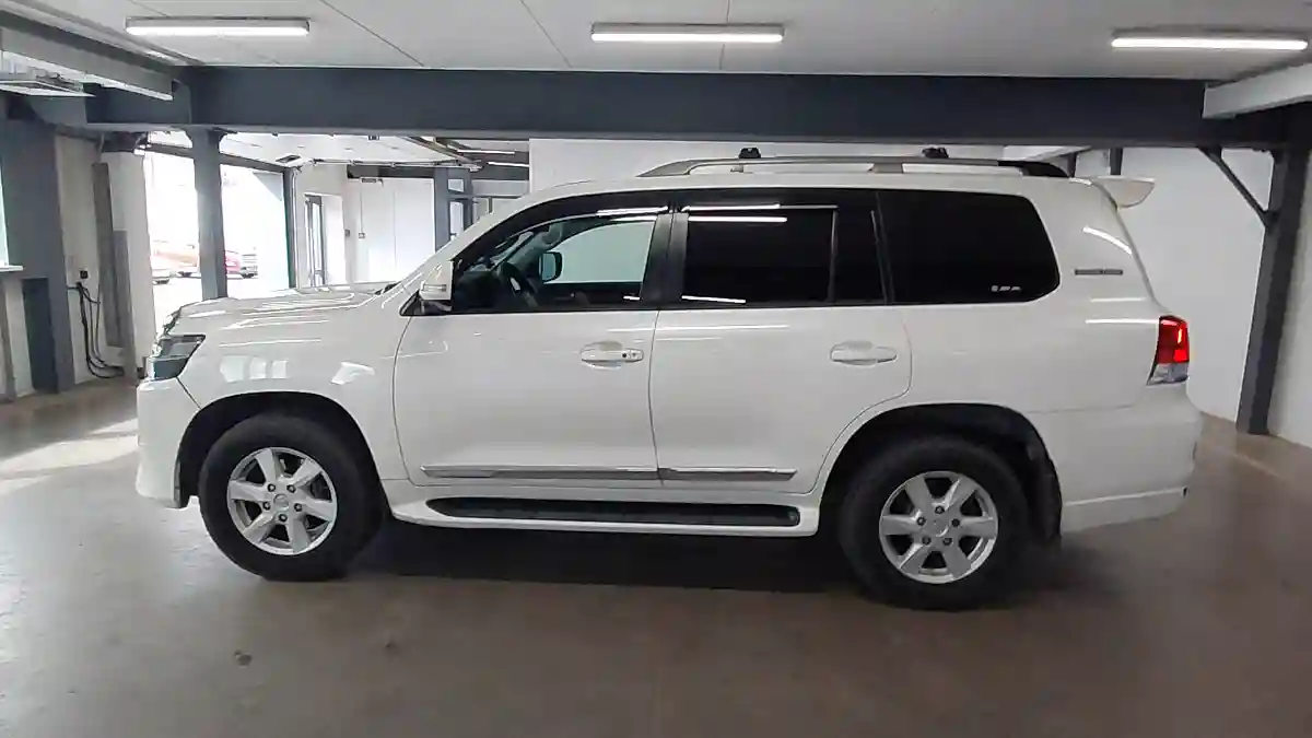 Toyota Land Cruiser 2013 года за 19 000 000 тг. в Астана