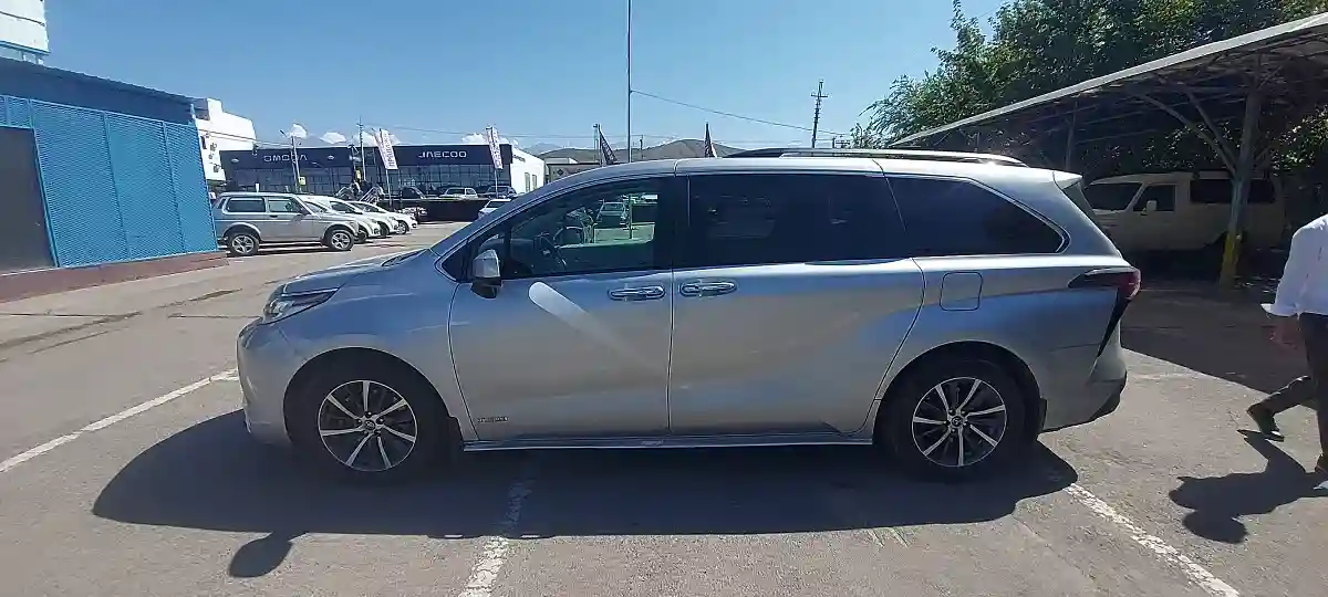 Toyota Sienna 2021 года за 17 000 000 тг. в Алматы