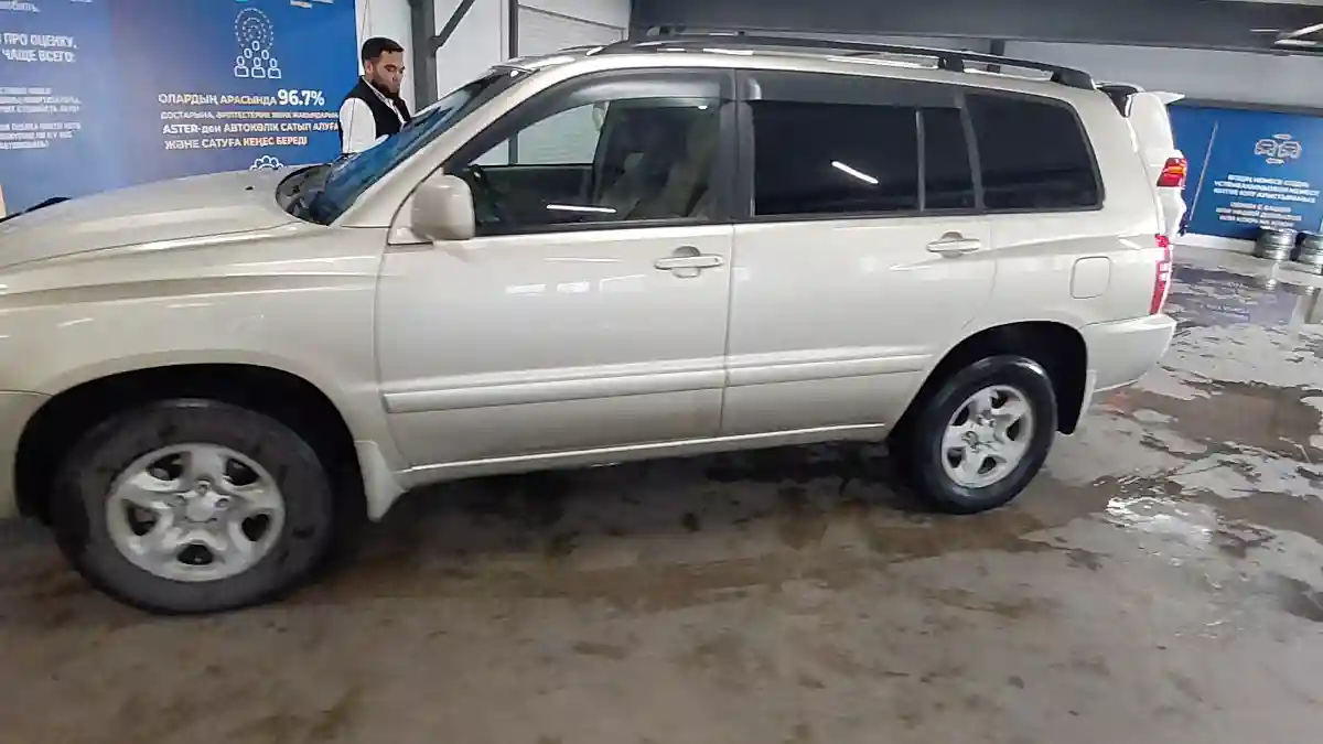 Toyota Highlander 2003 года за 6 000 000 тг. в Астана