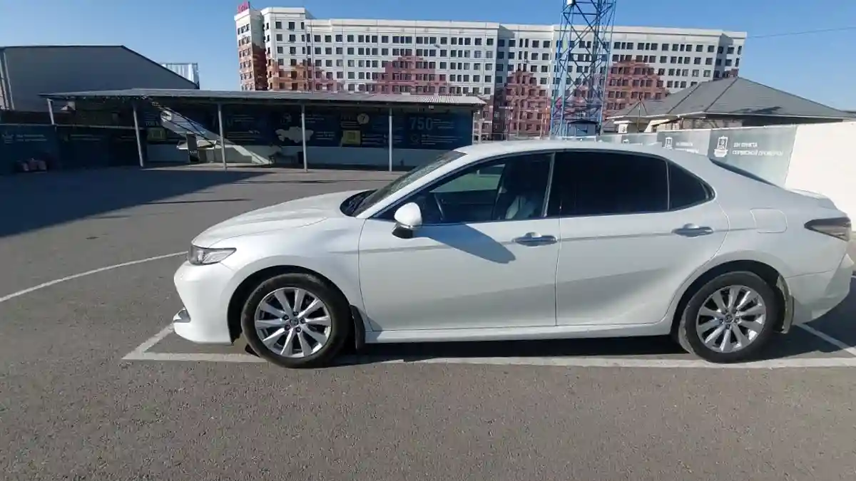 Toyota Camry 2021 года за 14 000 000 тг. в Шымкент