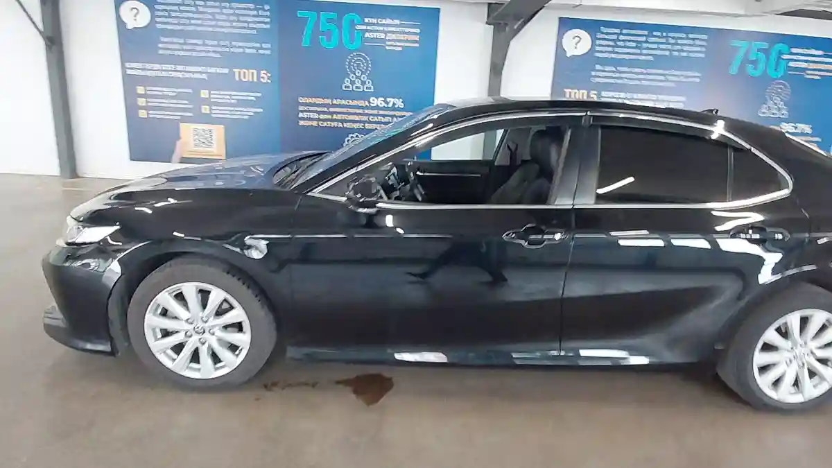 Toyota Camry 2019 года за 11 200 000 тг. в Астана